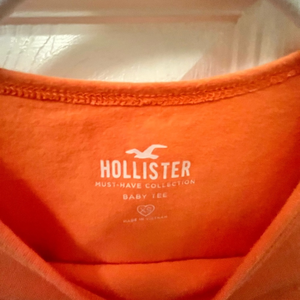 HOLLISTER BABY TEE